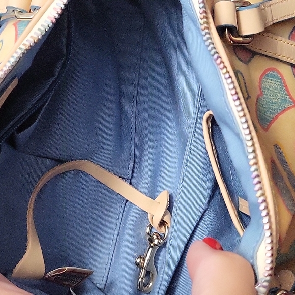 Dooney and Bourke barrel heart bag - Picture 3 of 5